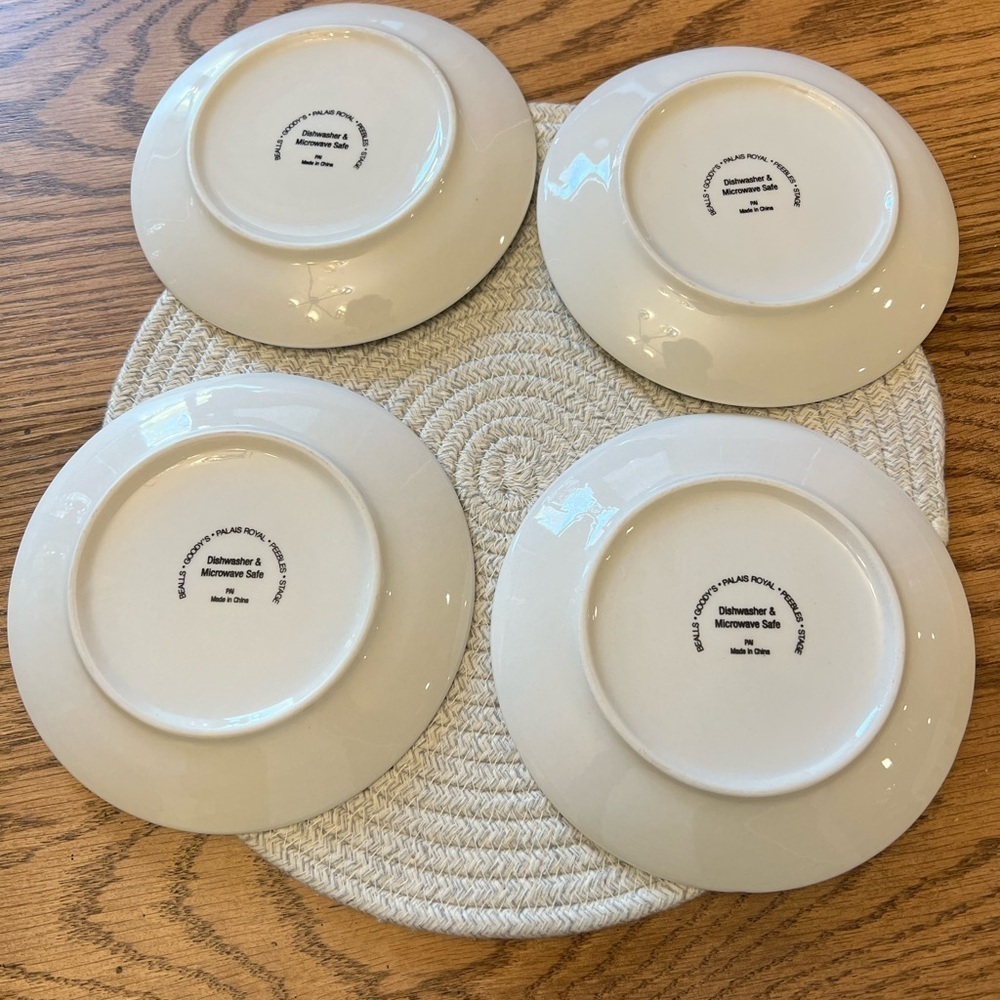 Bealls Reindeer Plates - Set of 4-Dishwasher/ Microwave Safe-Peebles-Goody's - Picture 6 of 7